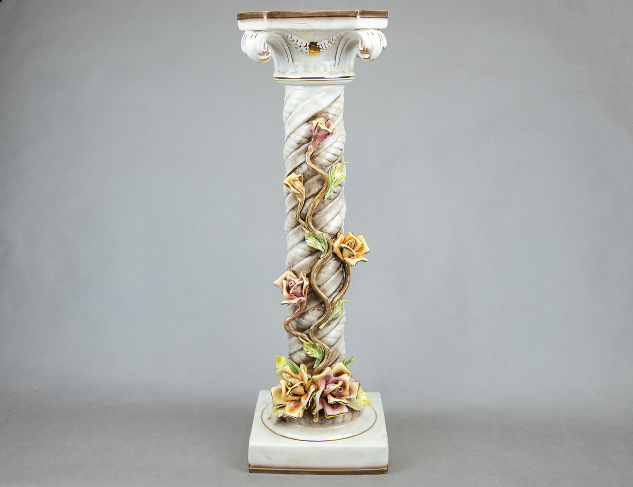 Фарфоровая колонна подставка, Capodimonte