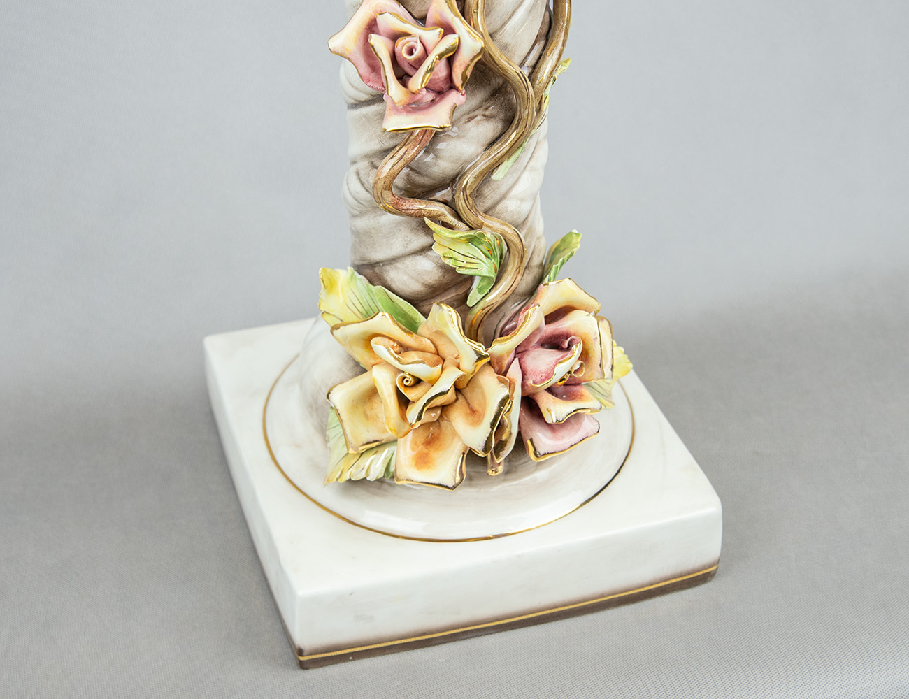 Фарфоровая колонна подставка, Capodimonte