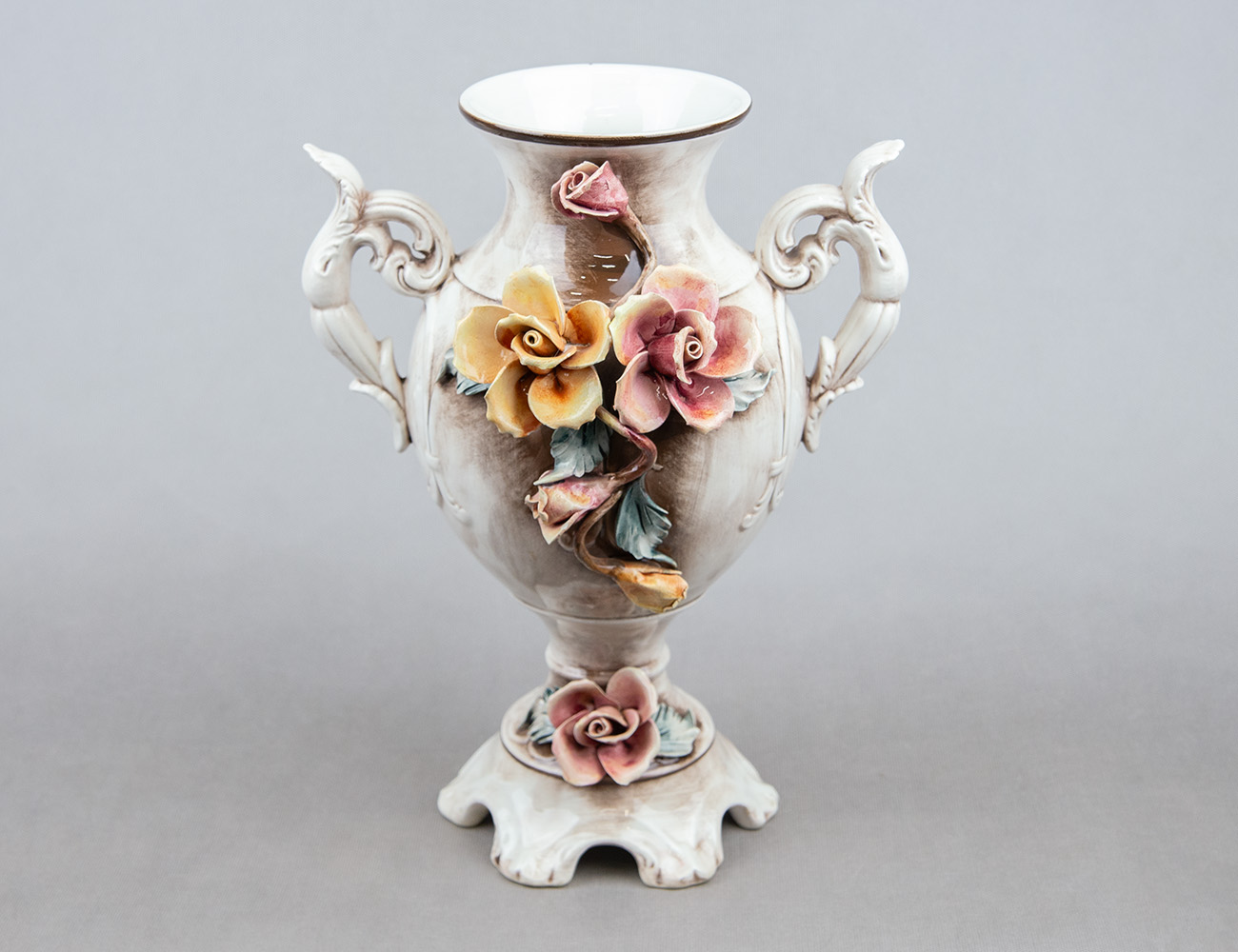 Фарфоровая ваза для цветов Capodimonte