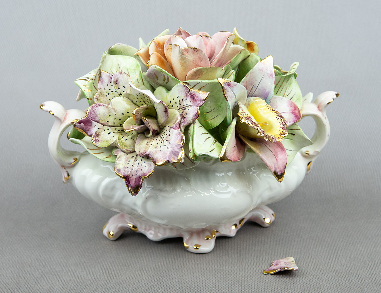 Фарфоровое кашпо Capodimonte