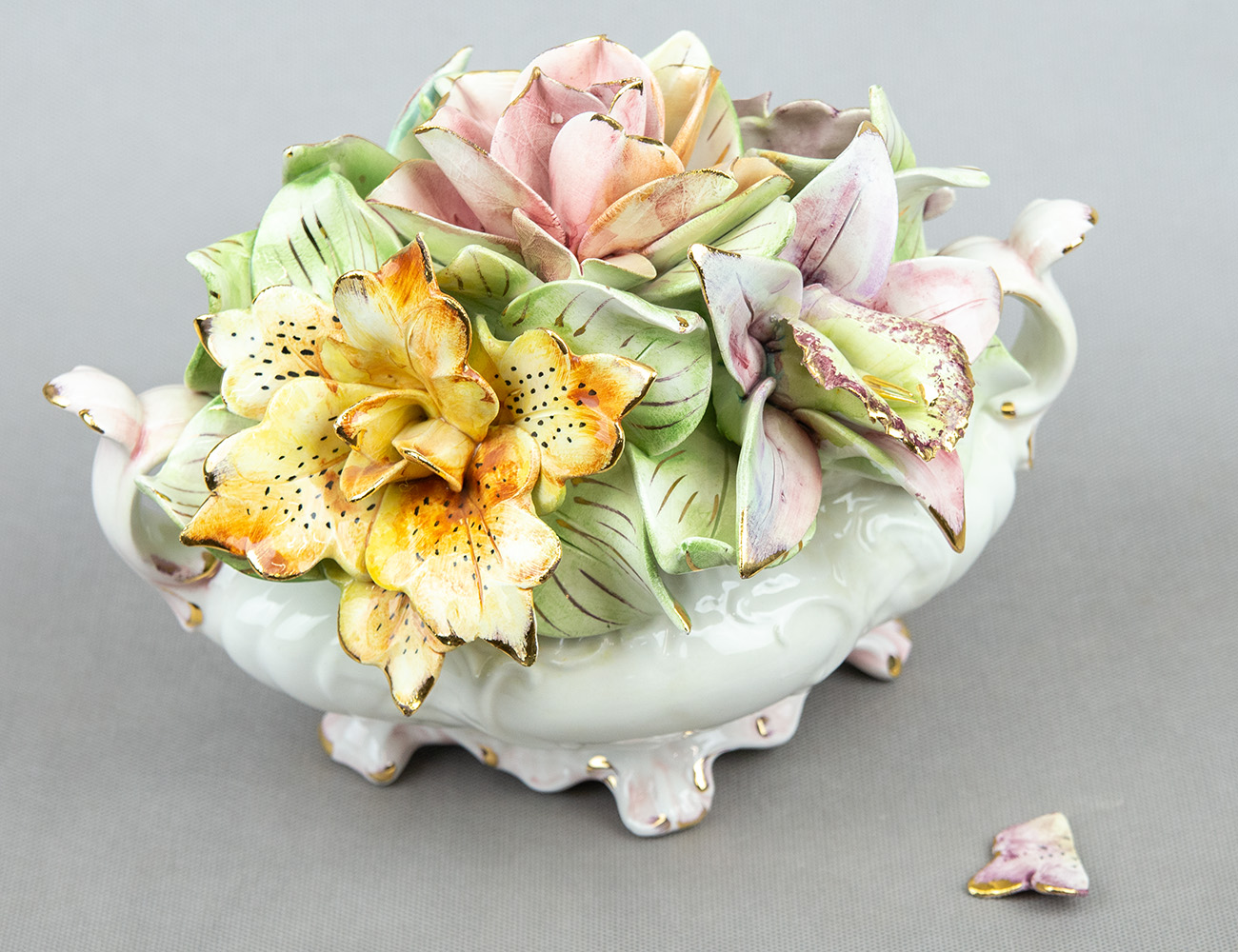 Фарфоровое кашпо Capodimonte