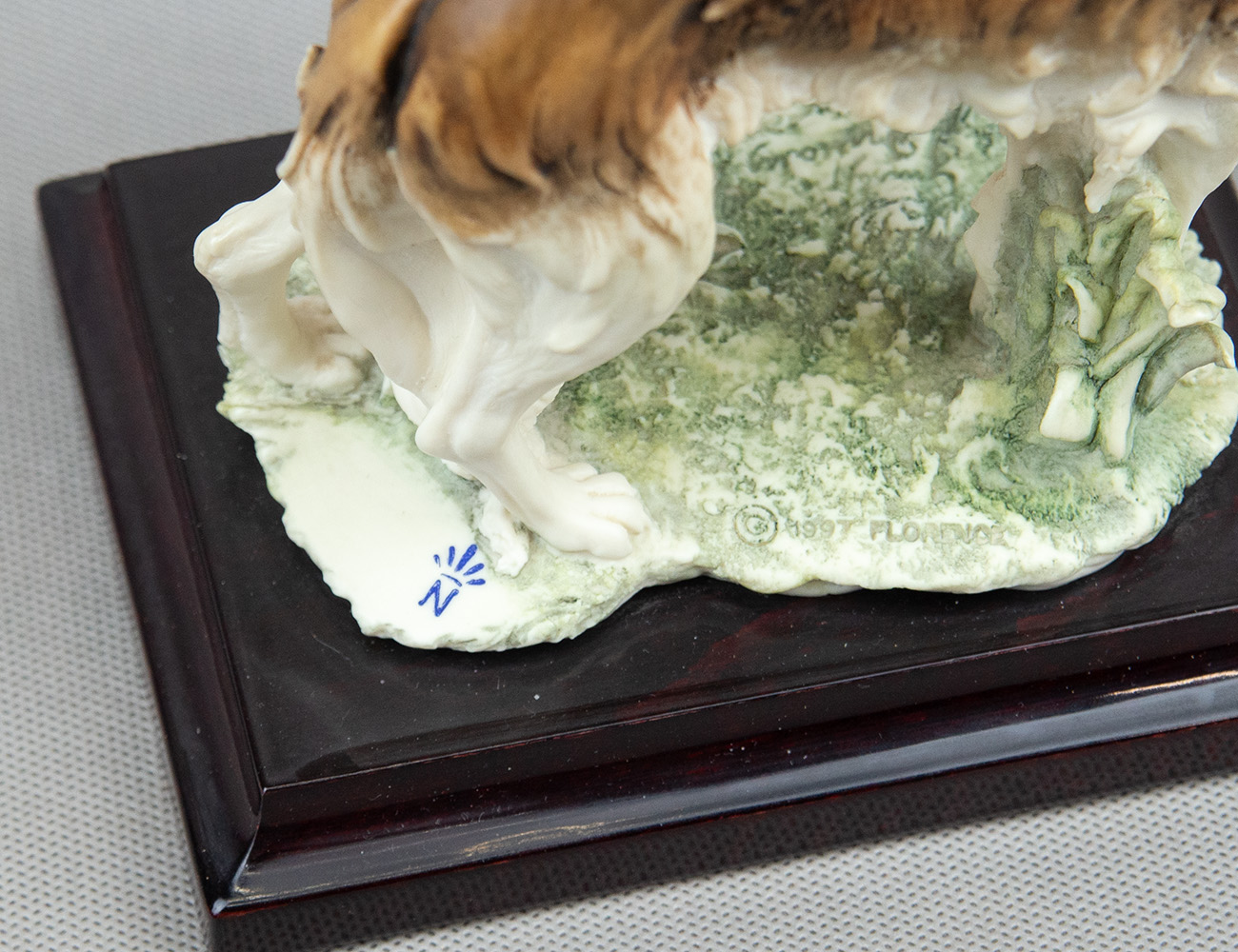 Статуэтка Девушка с гончей Capodimonte