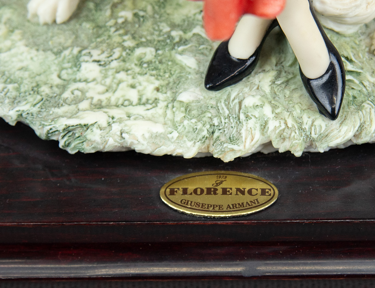 Статуэтка Девушка с гончей Capodimonte