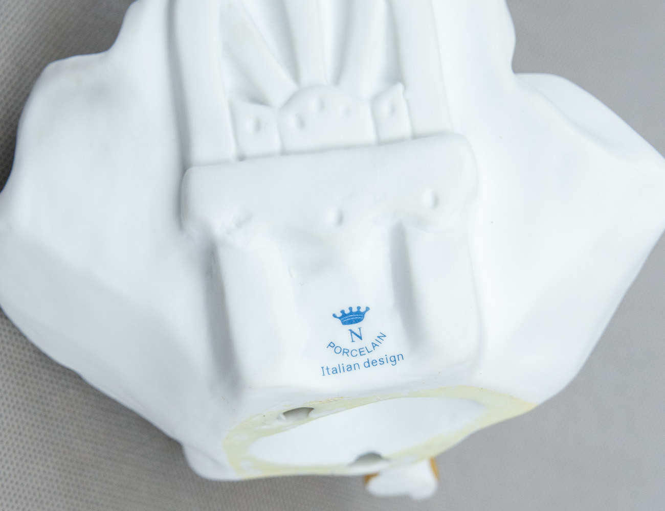 Статуэтка девочка с цветком Capodimonte