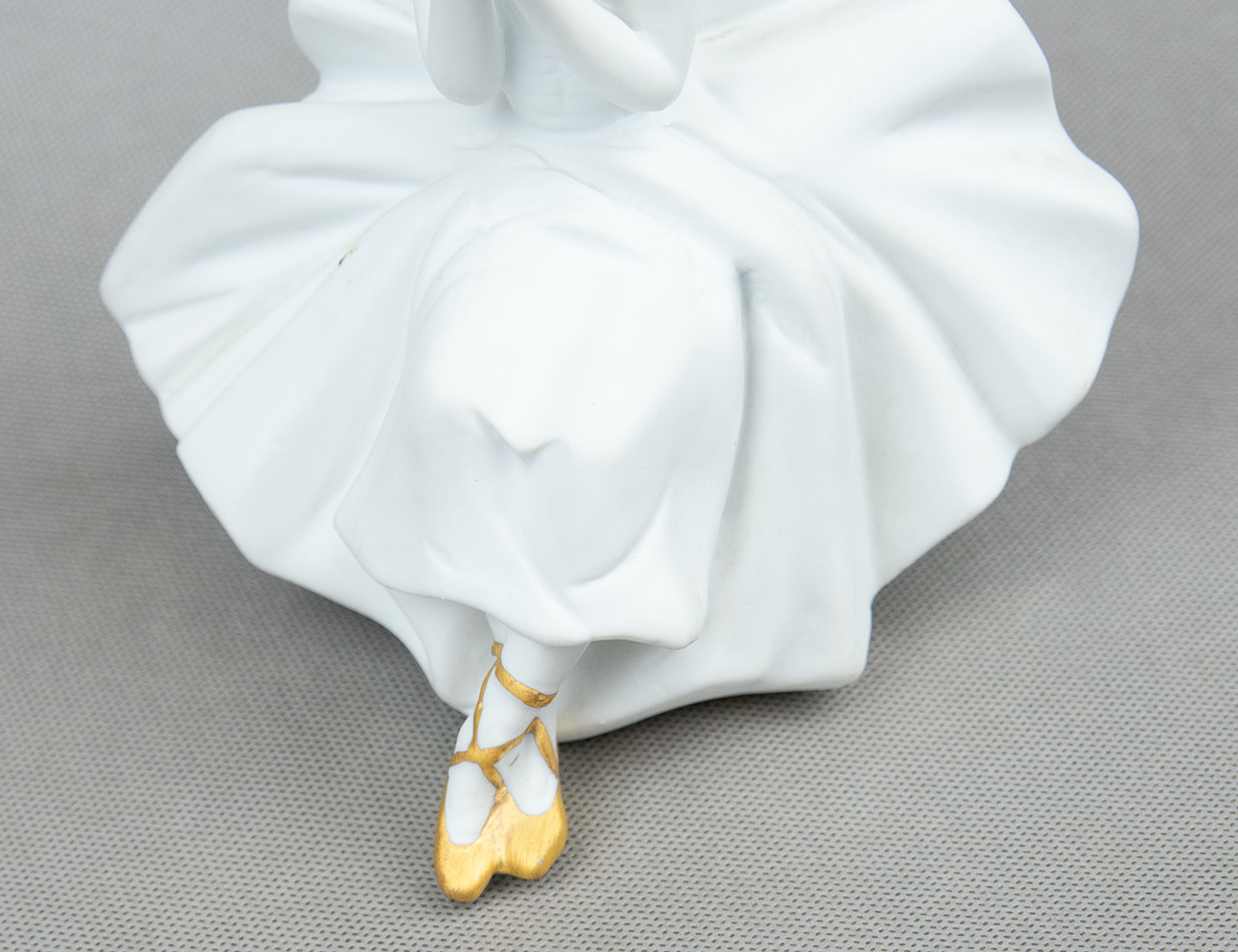 Статуэтка девочка с цветком Capodimonte