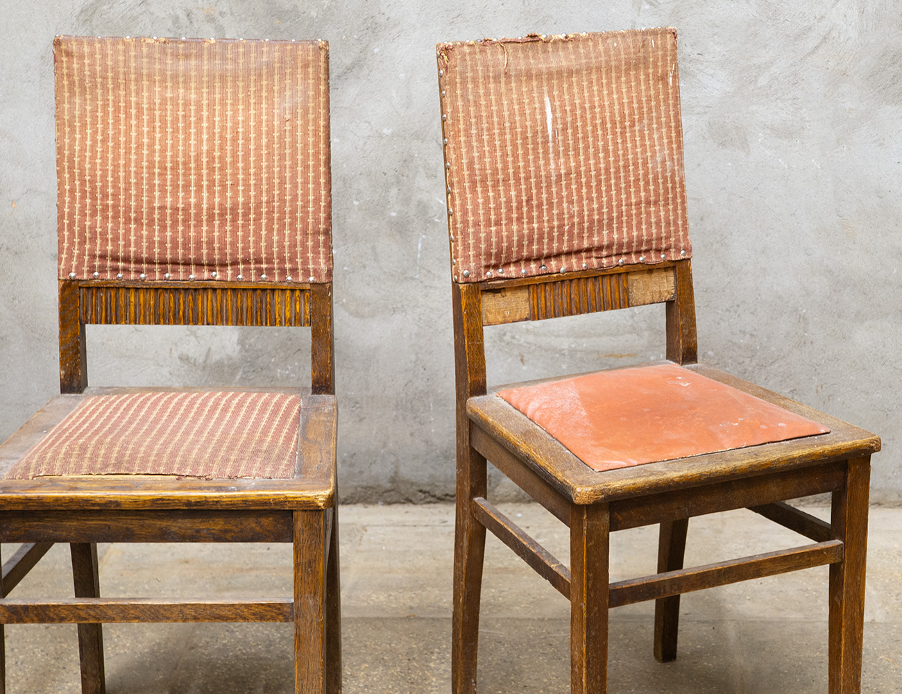 Старинные дубовые стулья