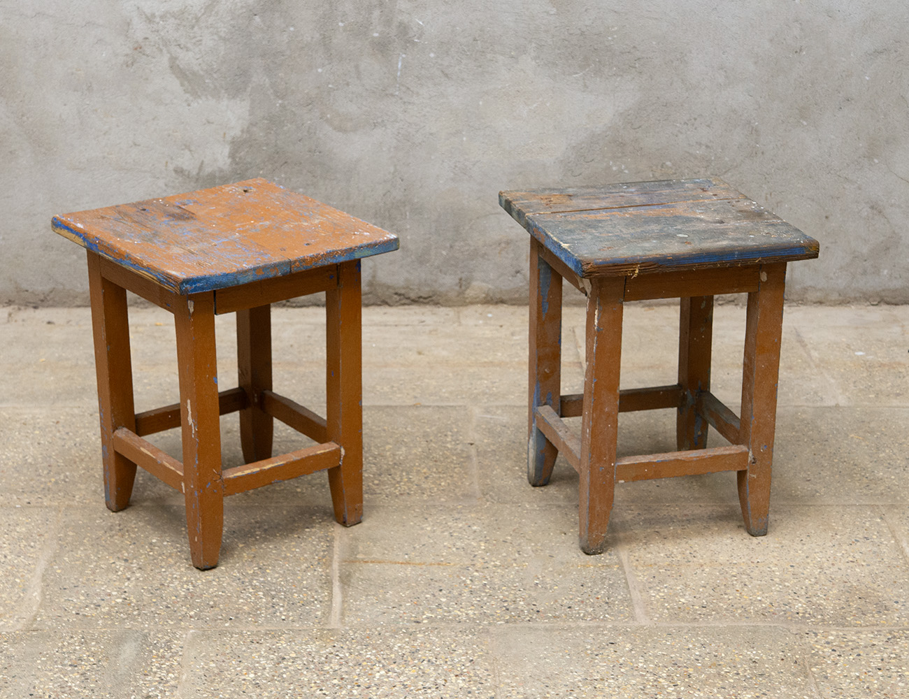 Старинные деревенские табуреты