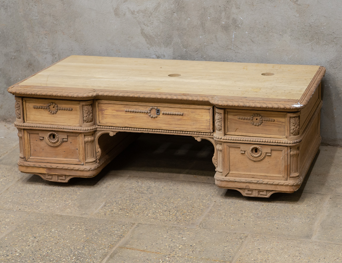 Письменный стол 19 века без ножек