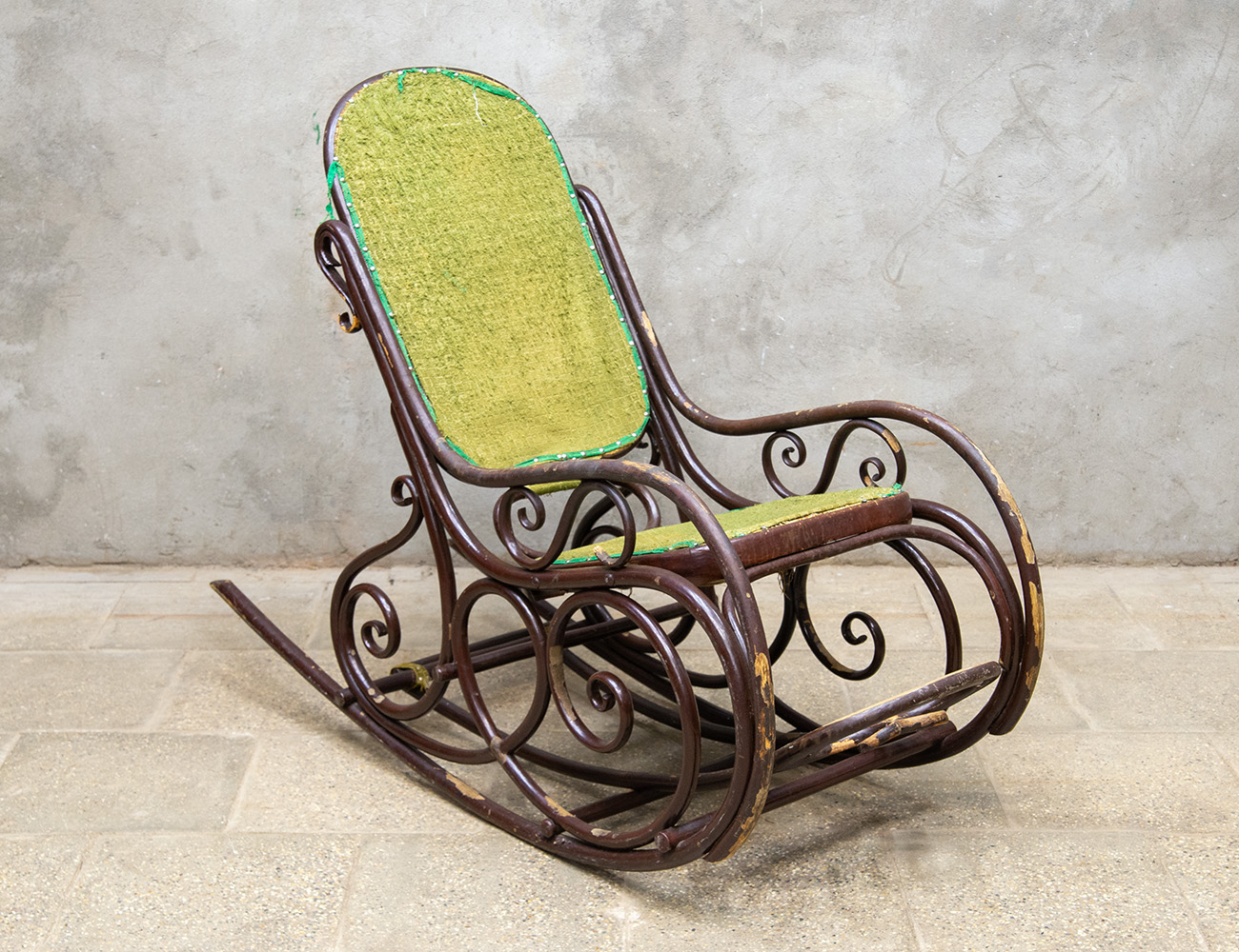 Старинное кресло-качалка