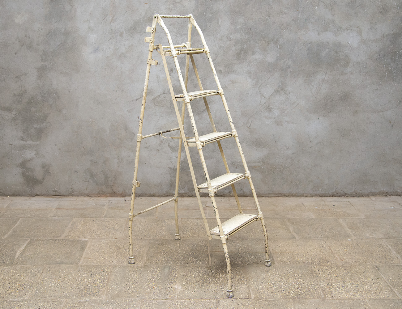 Старинная стремянка