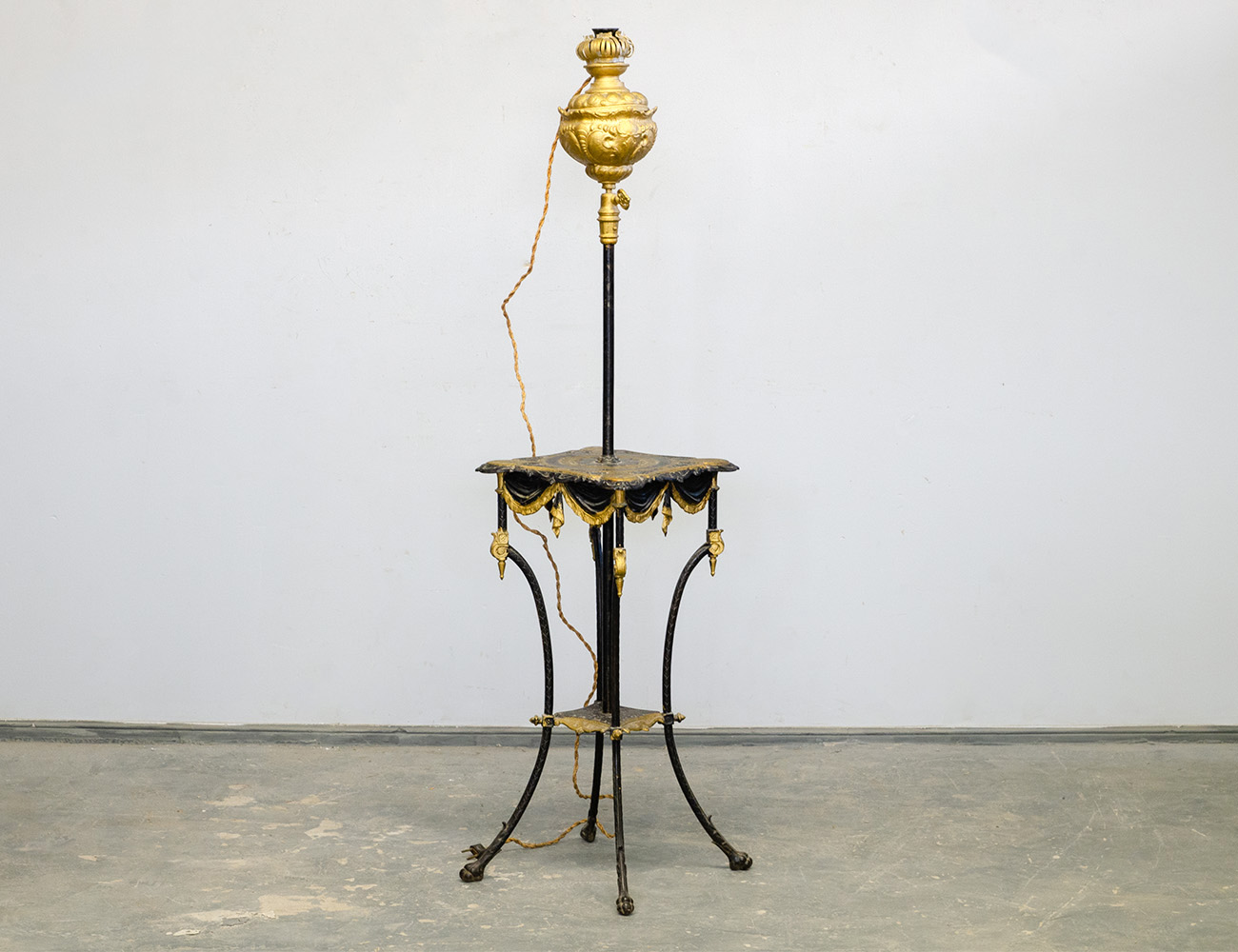 Старинный торшер