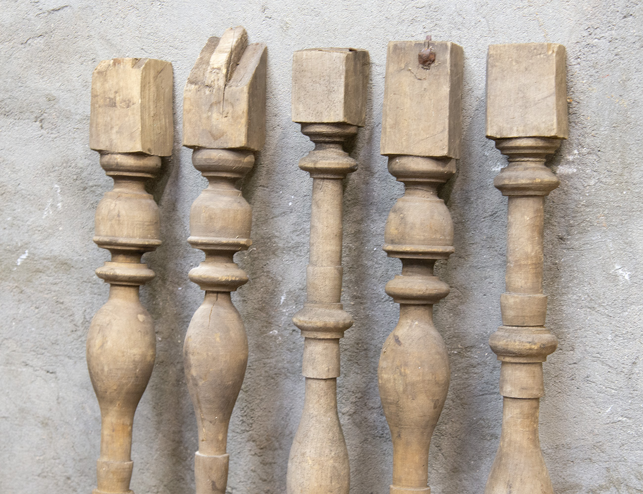 Старинные точеные балясины