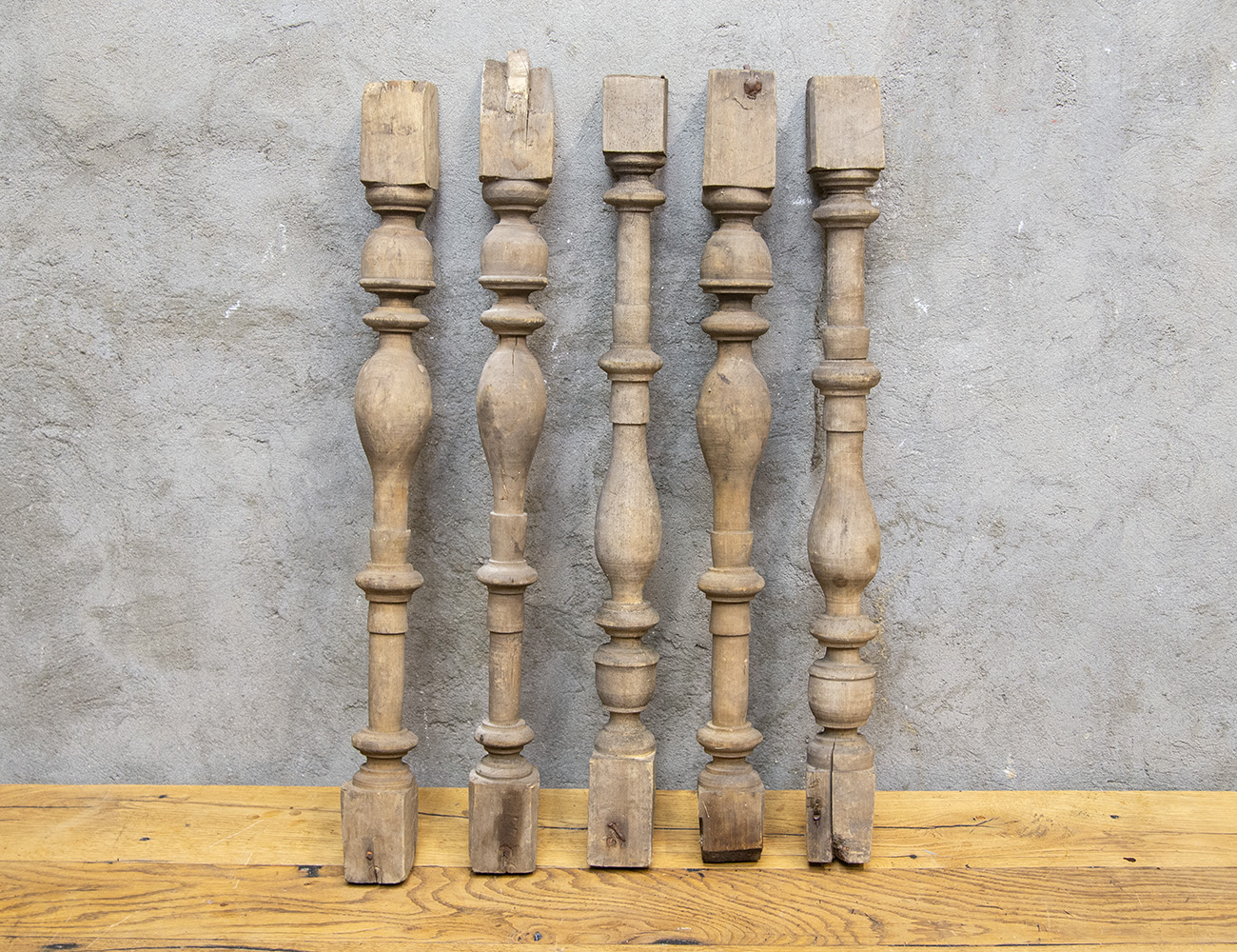 Старинные точеные балясины