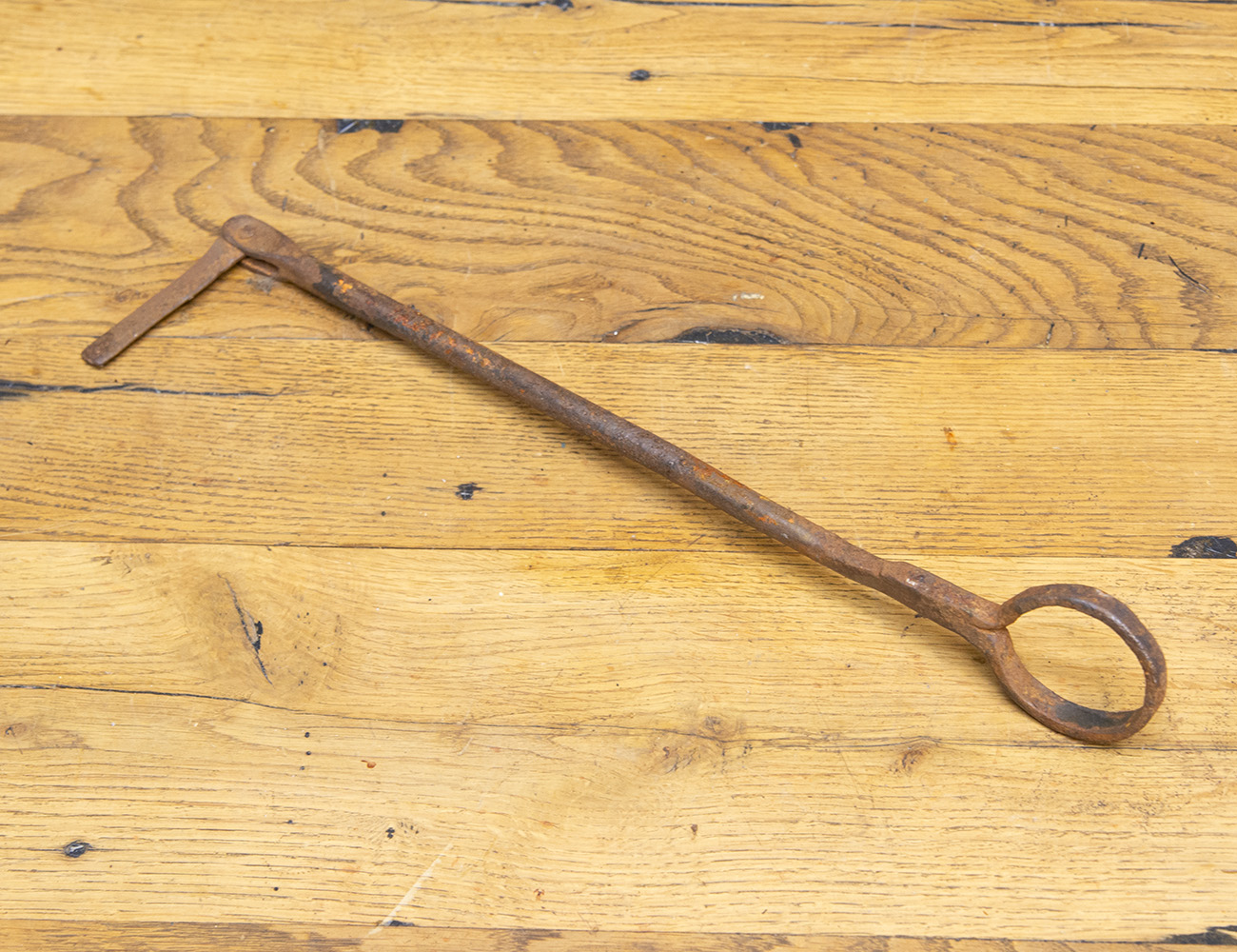 Старинный кованный ключ