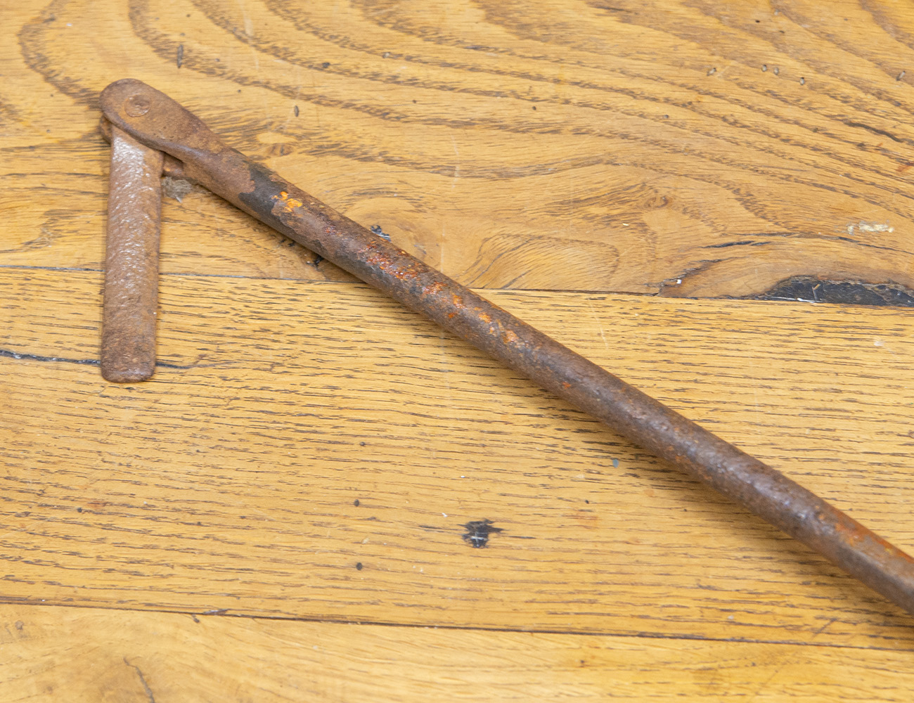 Старинный кованный ключ