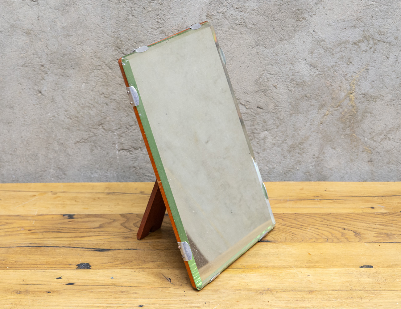 Старинное настольное зеркало с фацетом