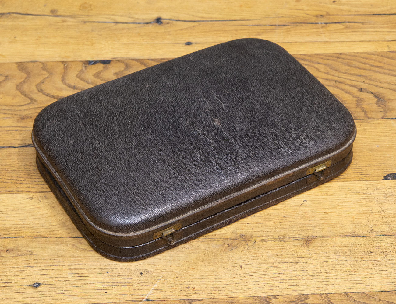 Старинный кофр от маникюрного набора