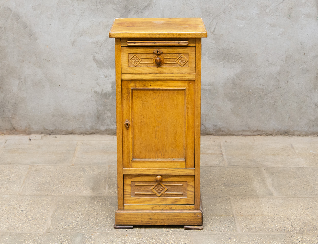 Антикварная дубовая тумба