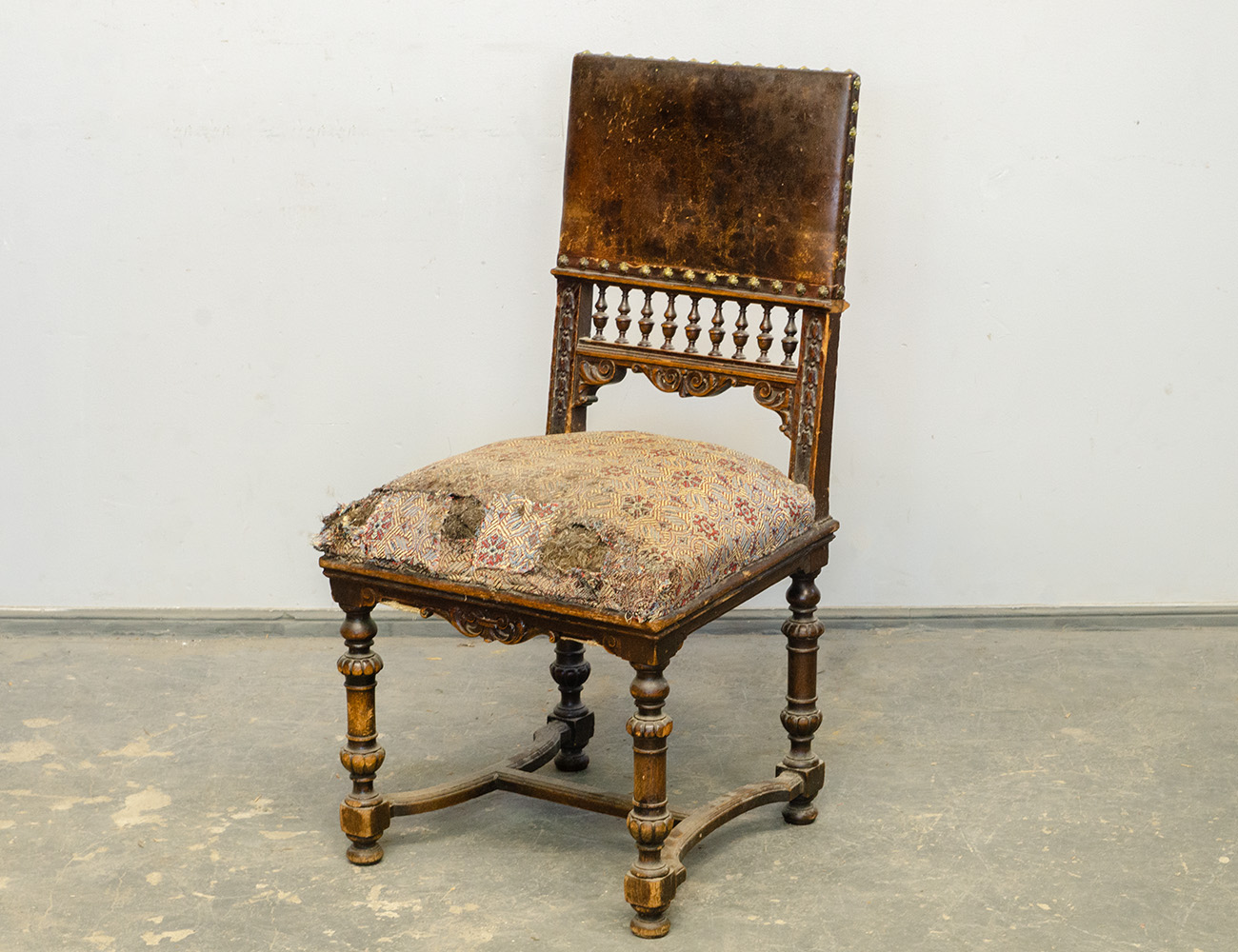 Антикварный стул 19 века