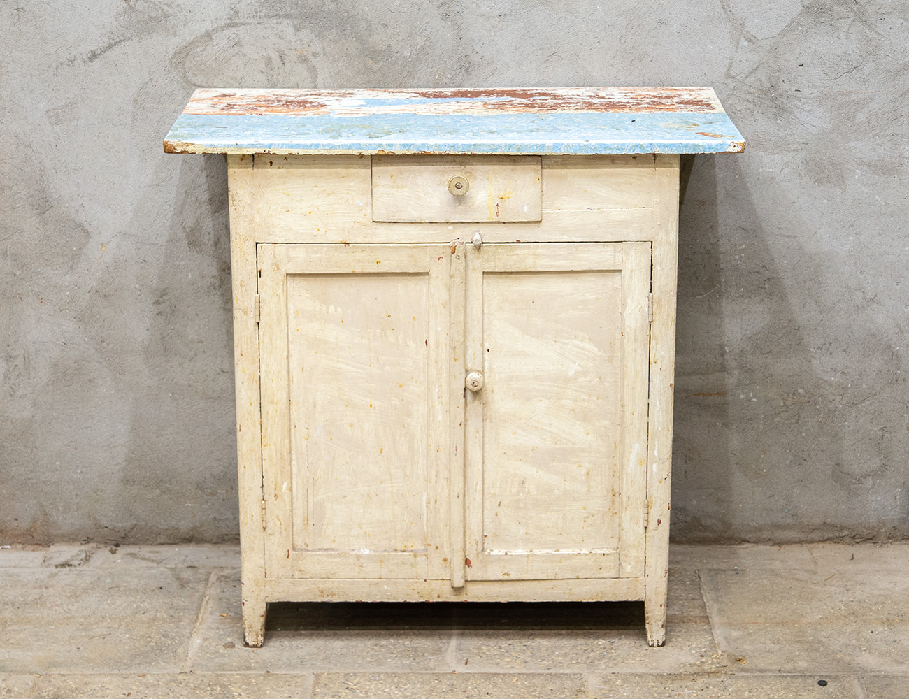 Старинная кухонная тумба