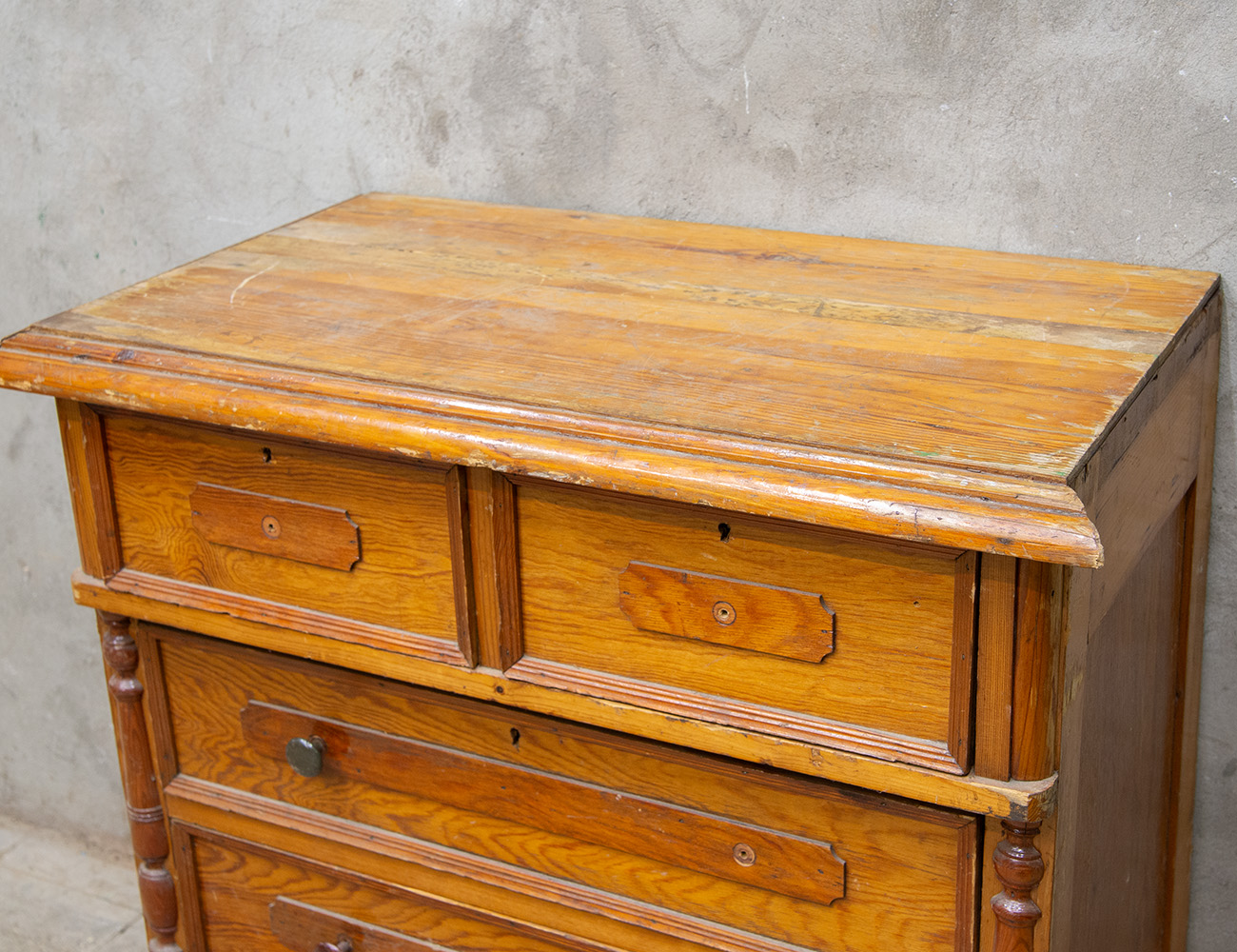 Старинный комод