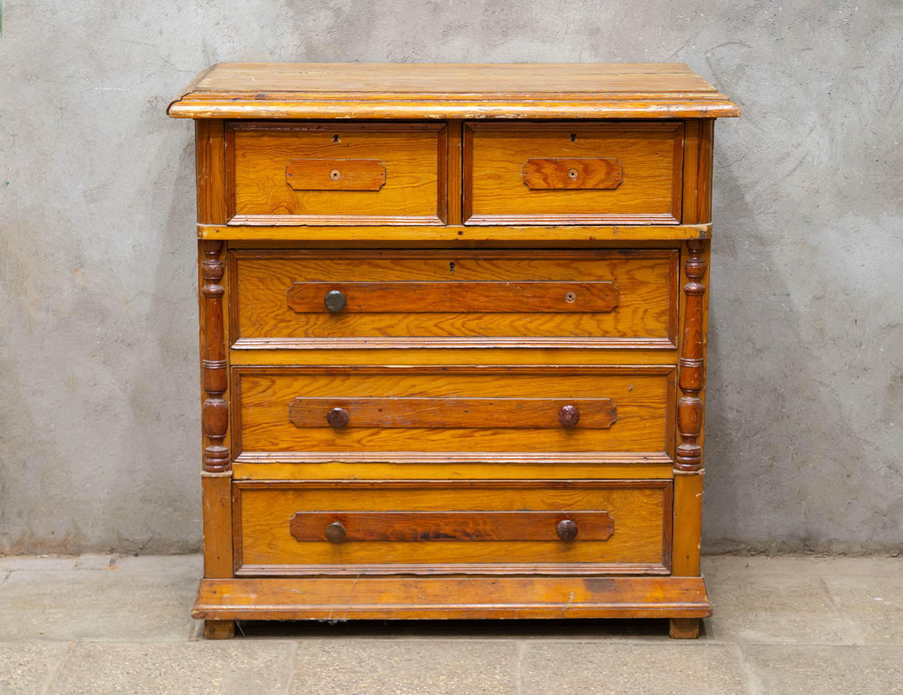 Старинный комод