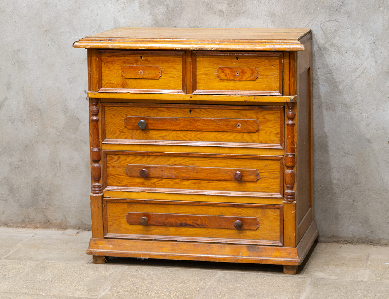 Старинный комод