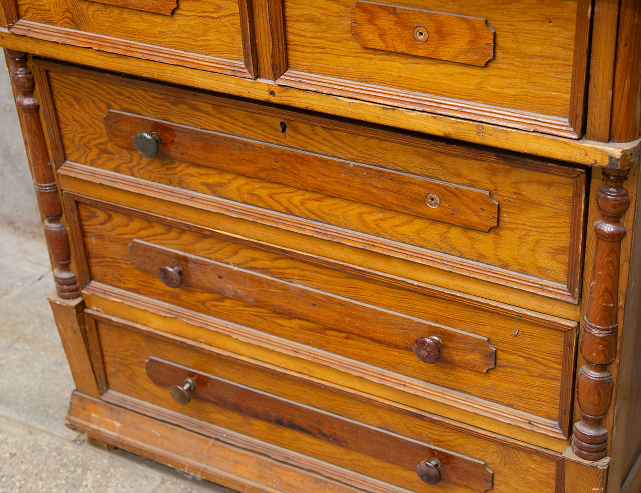 Старинный комод