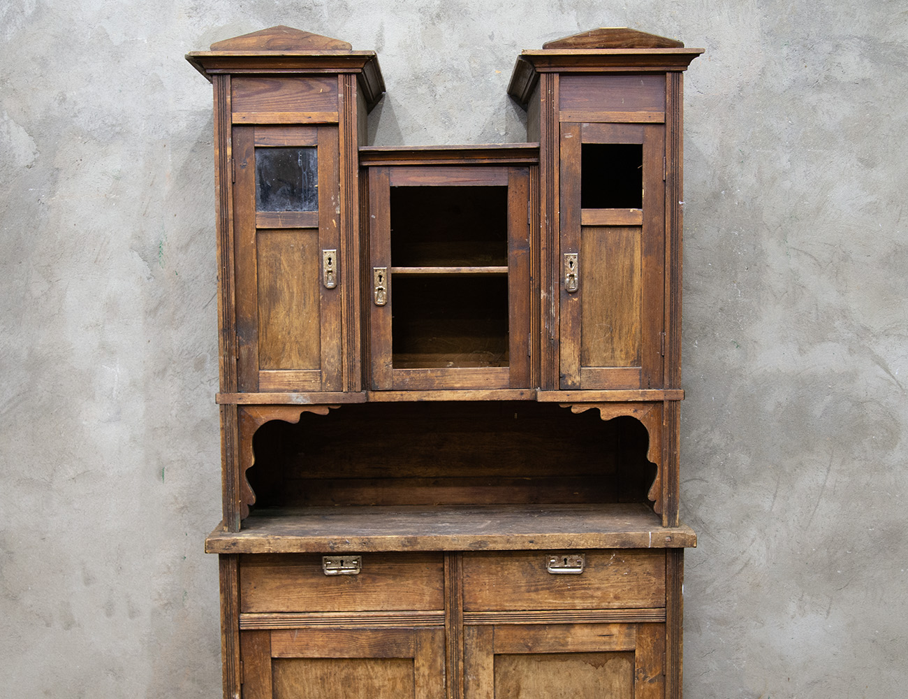 Старинный буфет