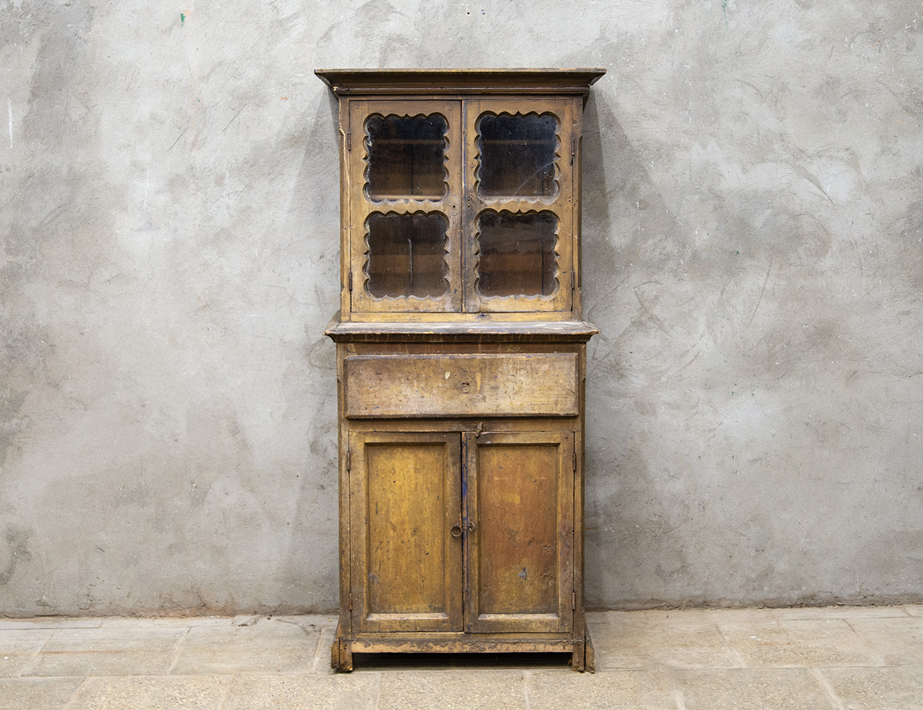 Старинный деревенский буфет