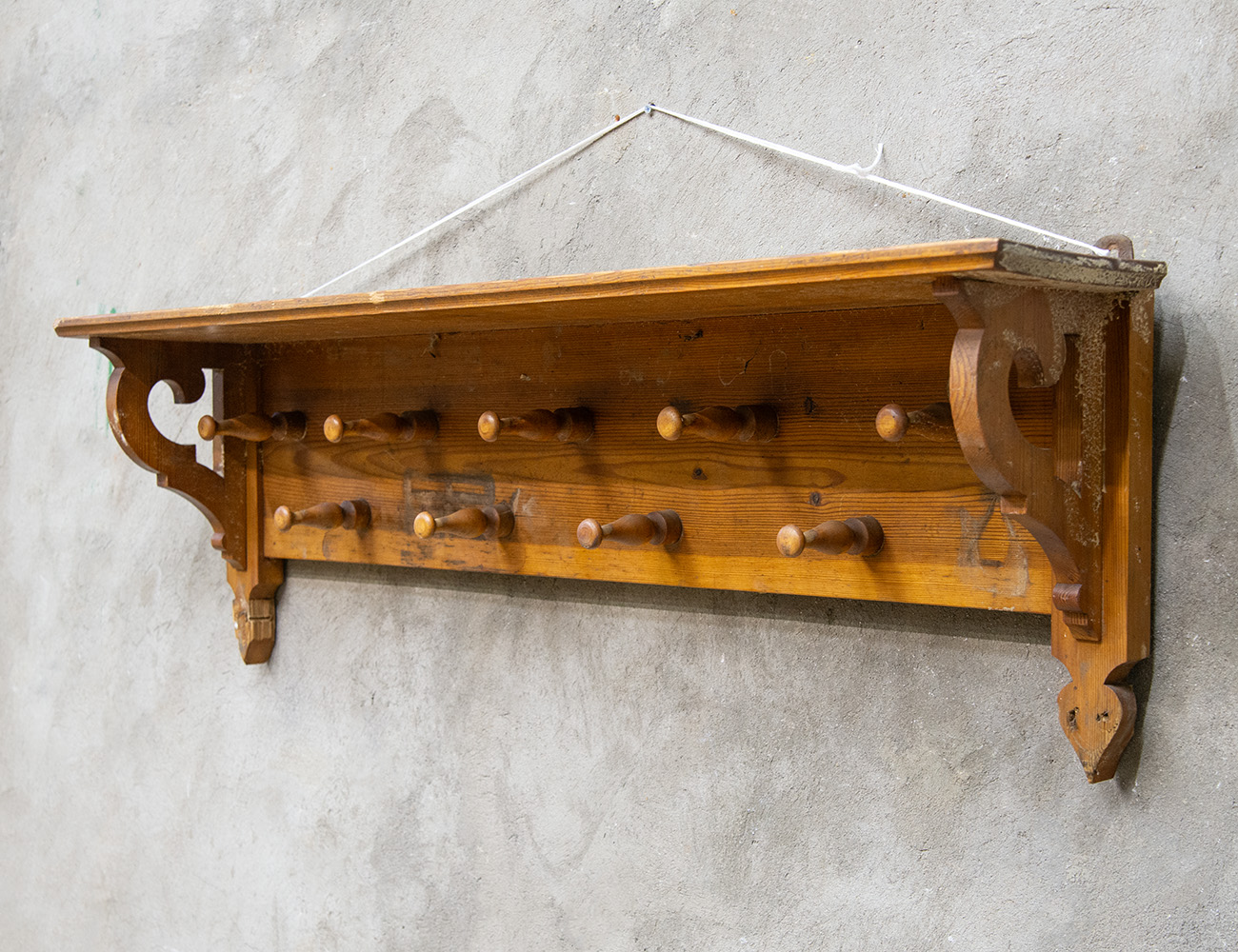 Старинная настенная вешалка