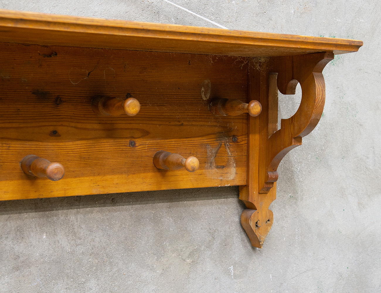 Старинная настенная вешалка