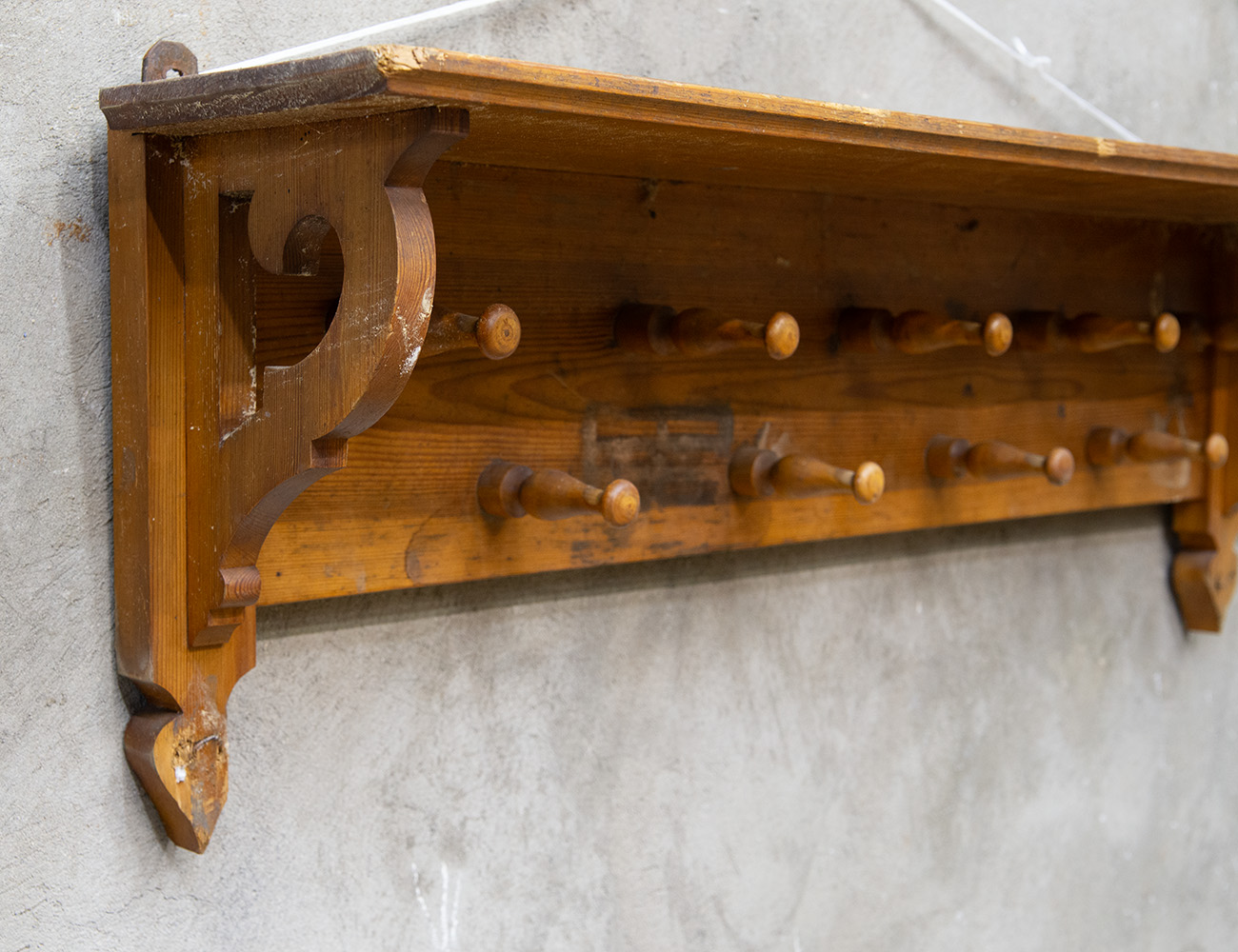 Старинная настенная вешалка