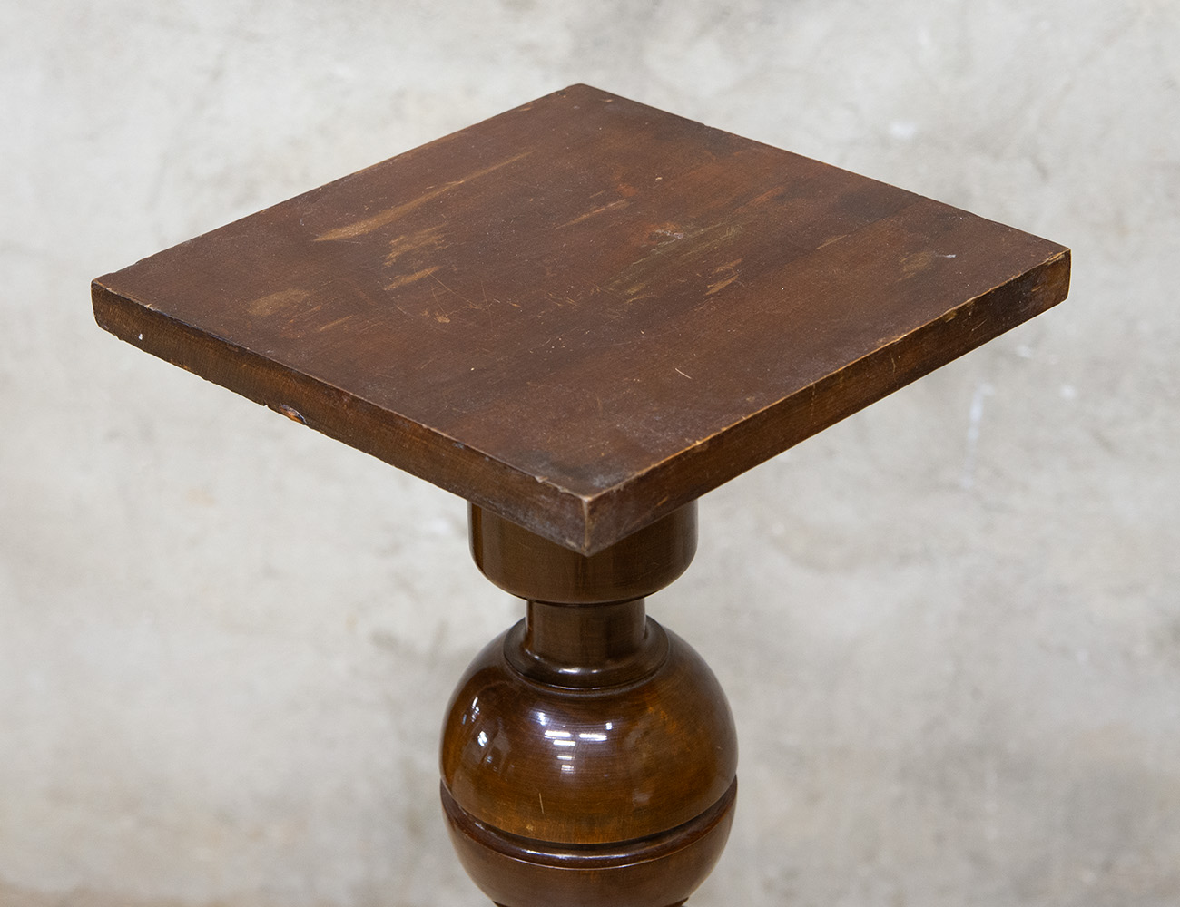 Старинная подставка колонна