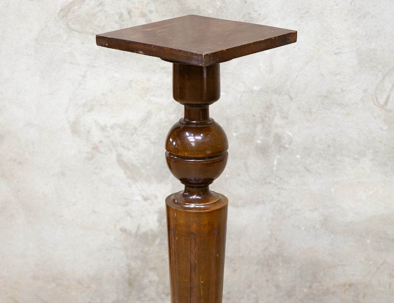 Старинная подставка колонна