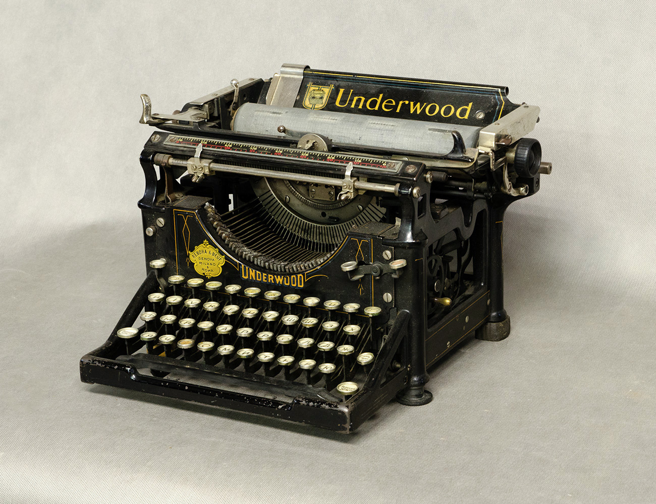 Старинная печатная машинка Underwood