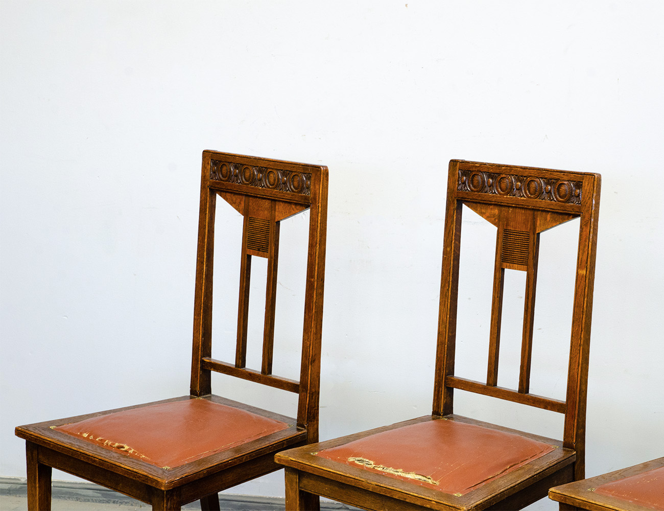 Дубовые стулья в стиле модерн