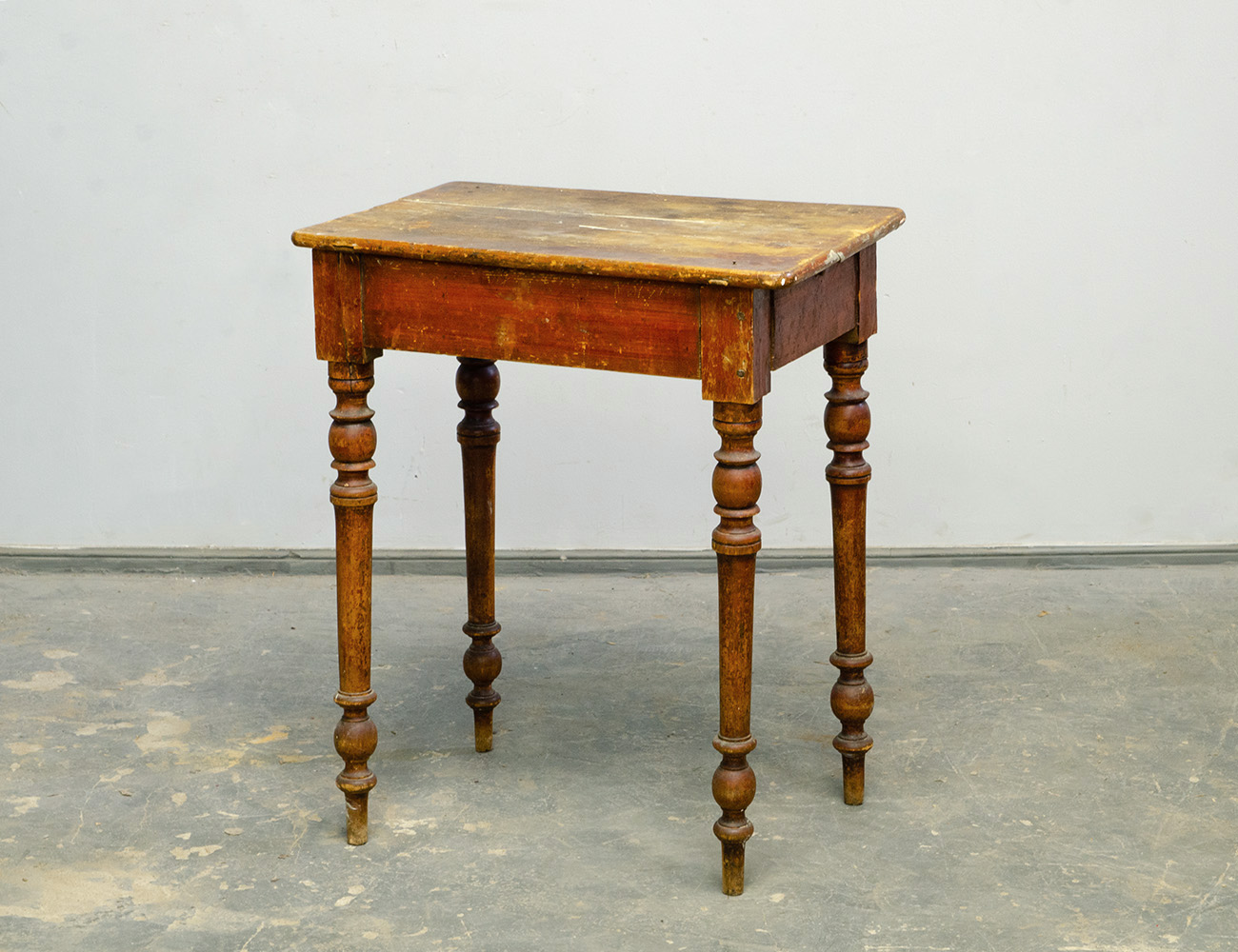 Старинный консольный столик