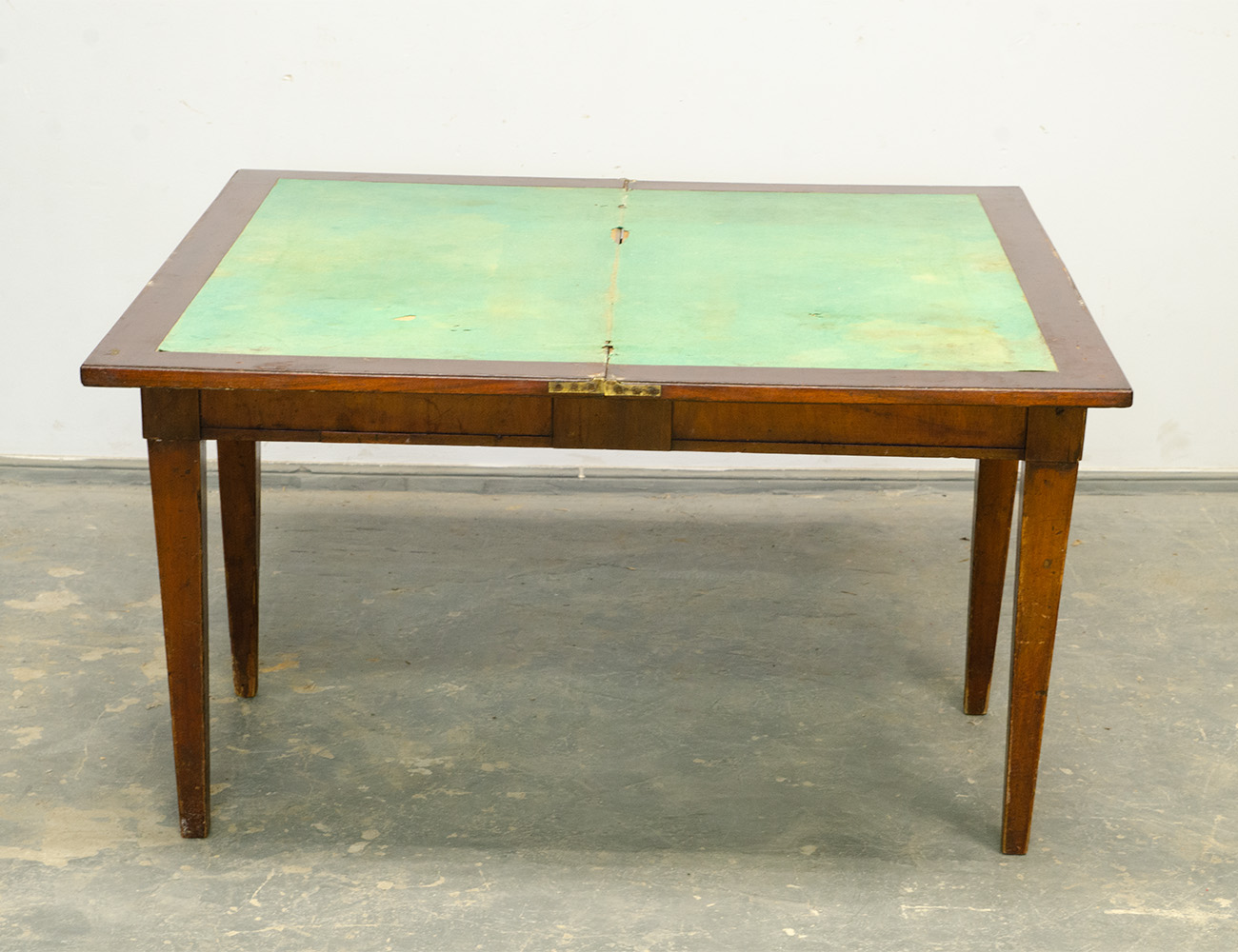 Антикварный ломберный стол красного дерева