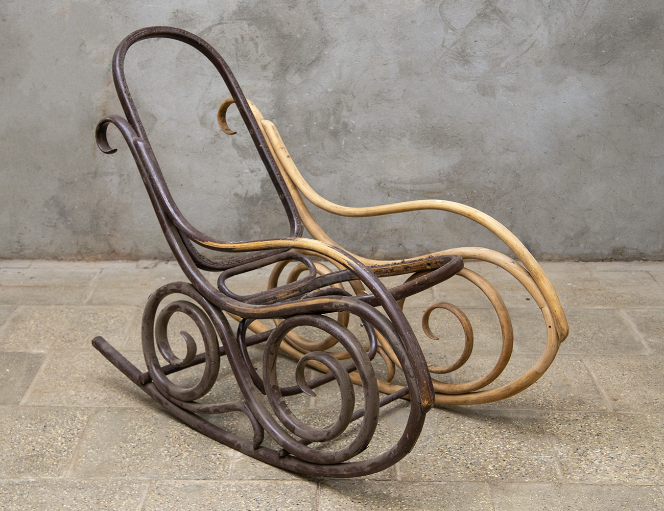 Кресло-качалка №9 фирмы Конъ