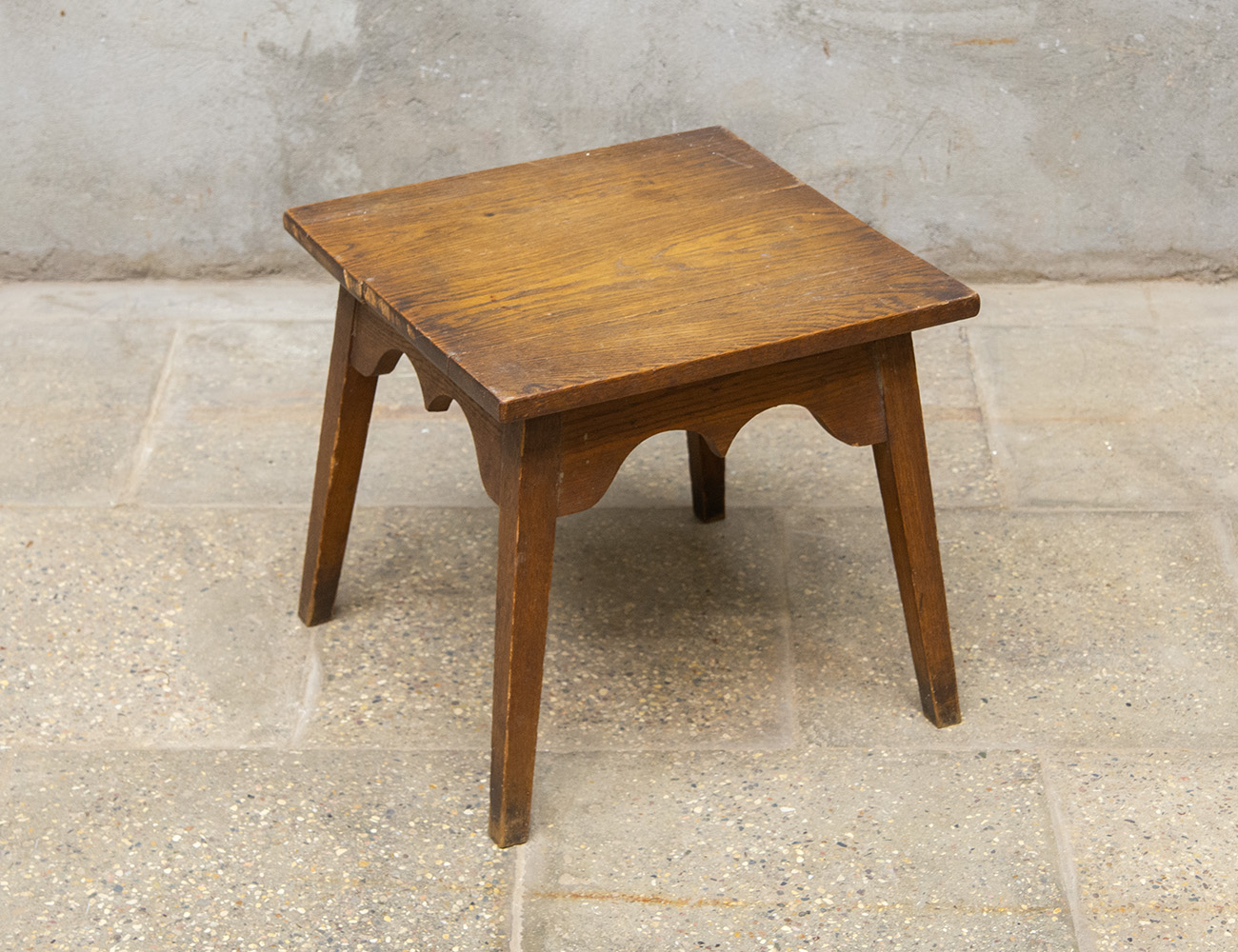 Старинная дубовая подставка