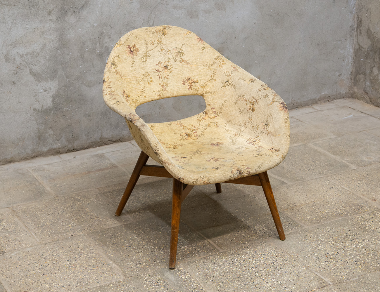 Винтажное кресло-ракушка