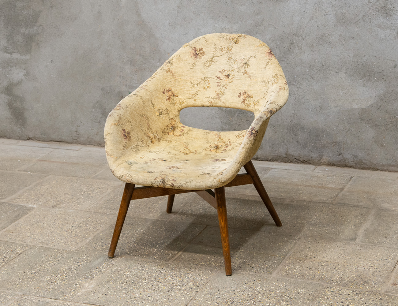 Винтажное кресло-ракушка