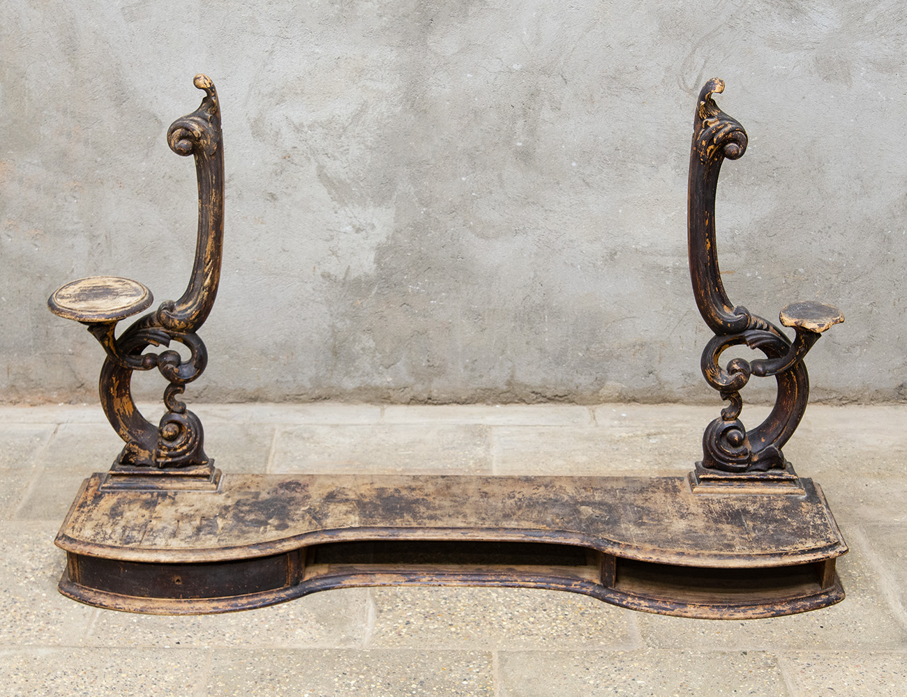 Старинное основание для псише