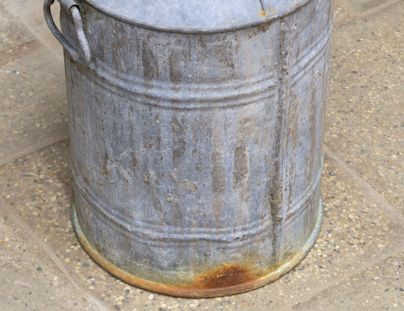 Старинная емкость