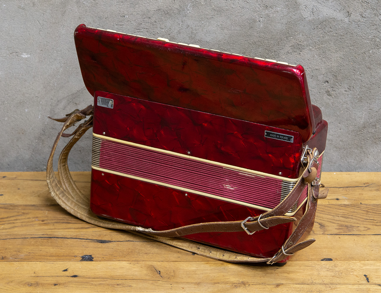 Старинный аккордеон Muza