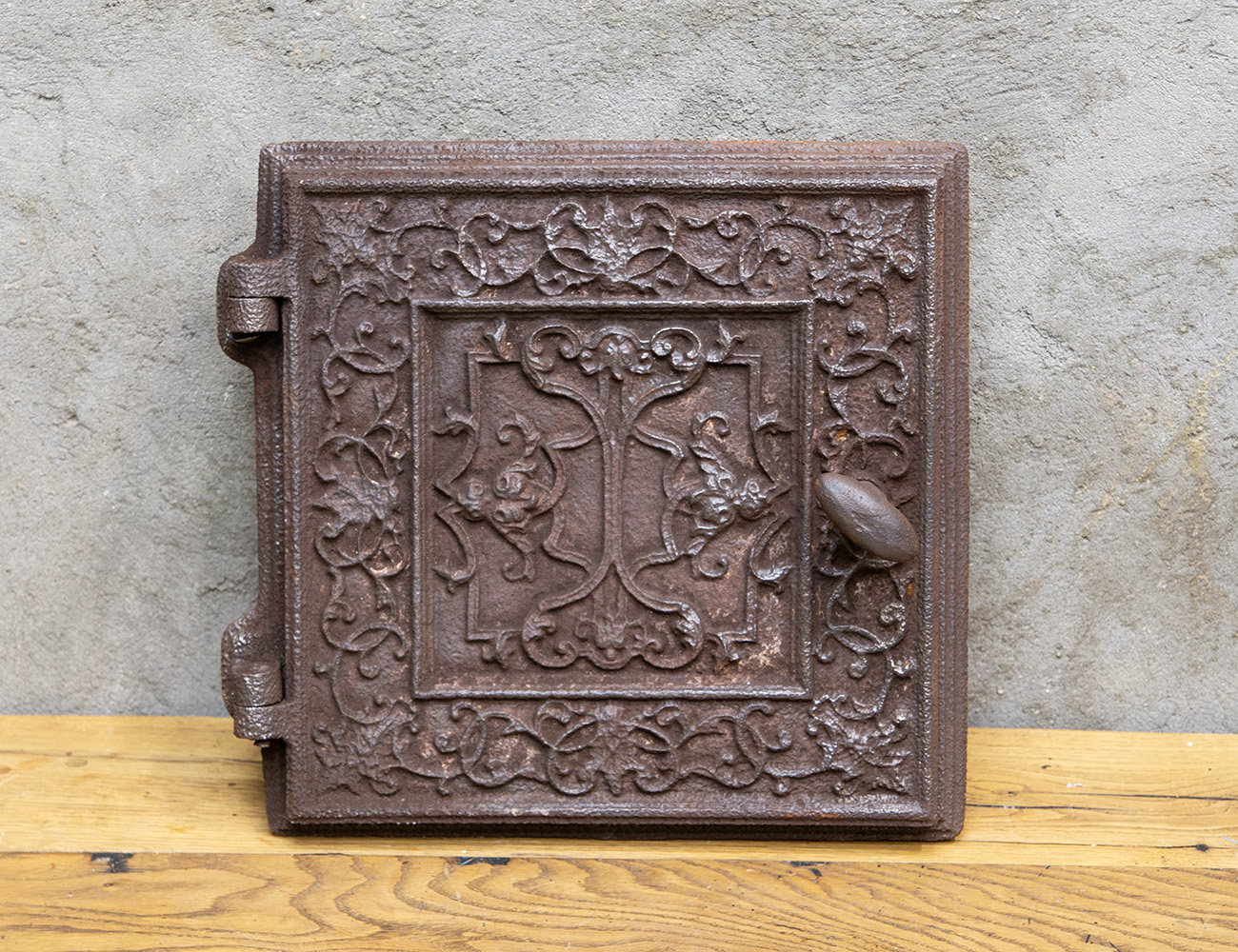 Старинная печная дверка