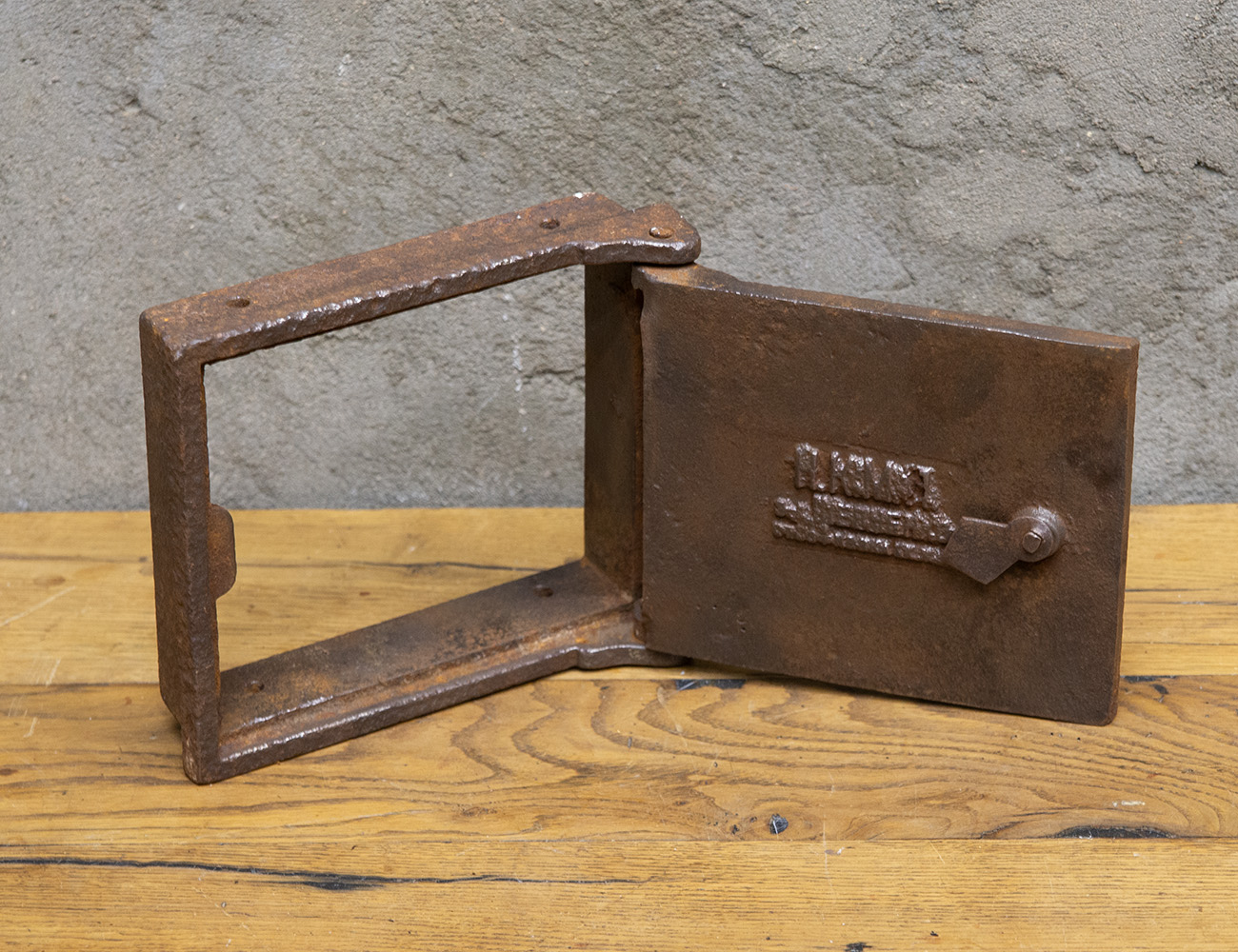 Старинная печная дверка