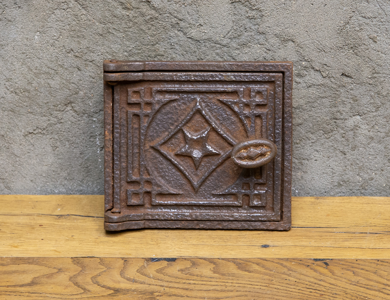 Старинная печная дверка