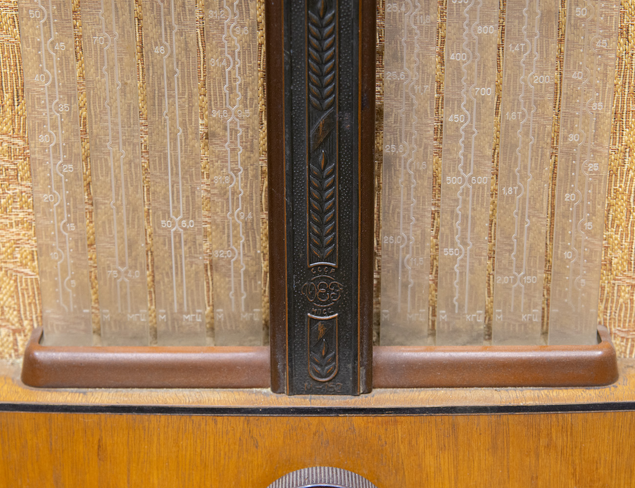 Радиоприёмник сетевой ламповый Мир М-152